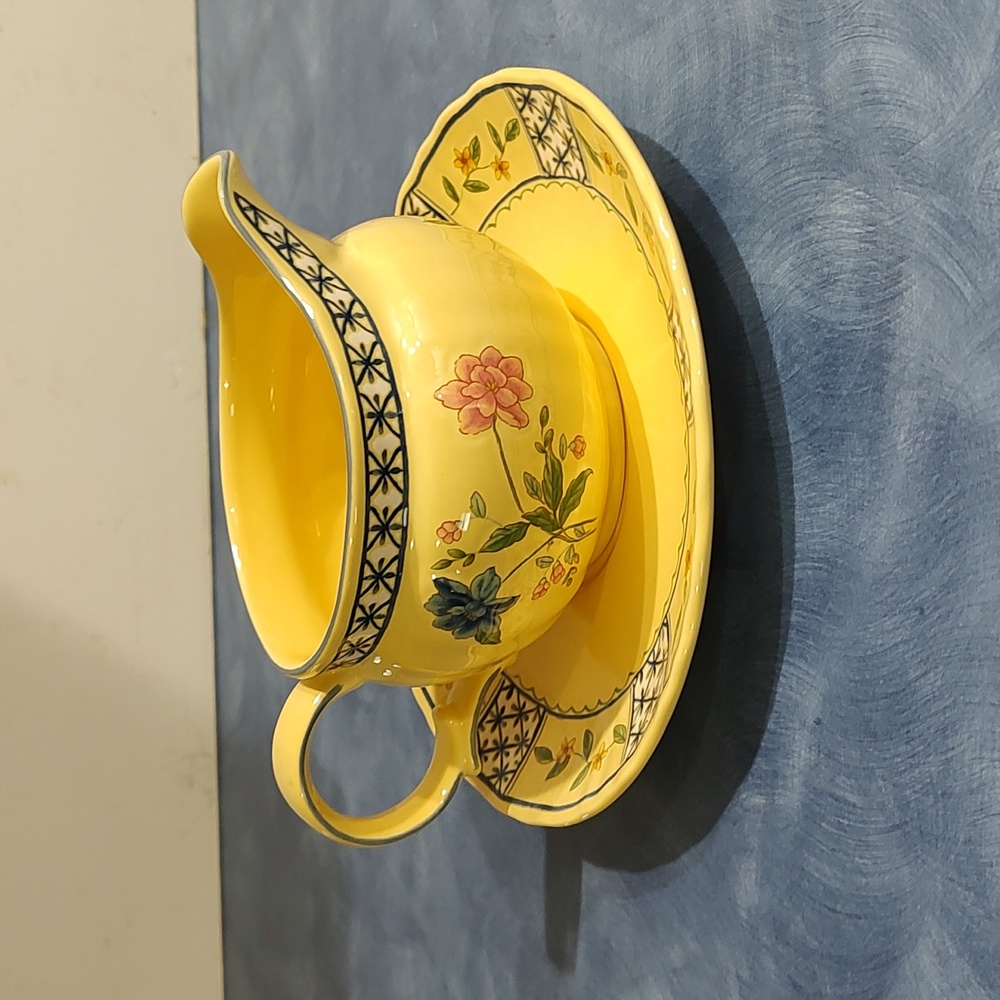 Gravy boat and saucer